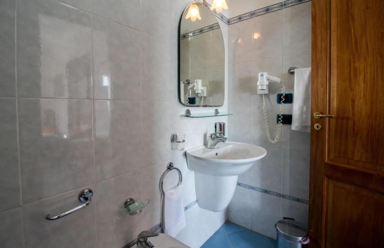 Casa Vacanza Artemis Lipari  Exteriör bild